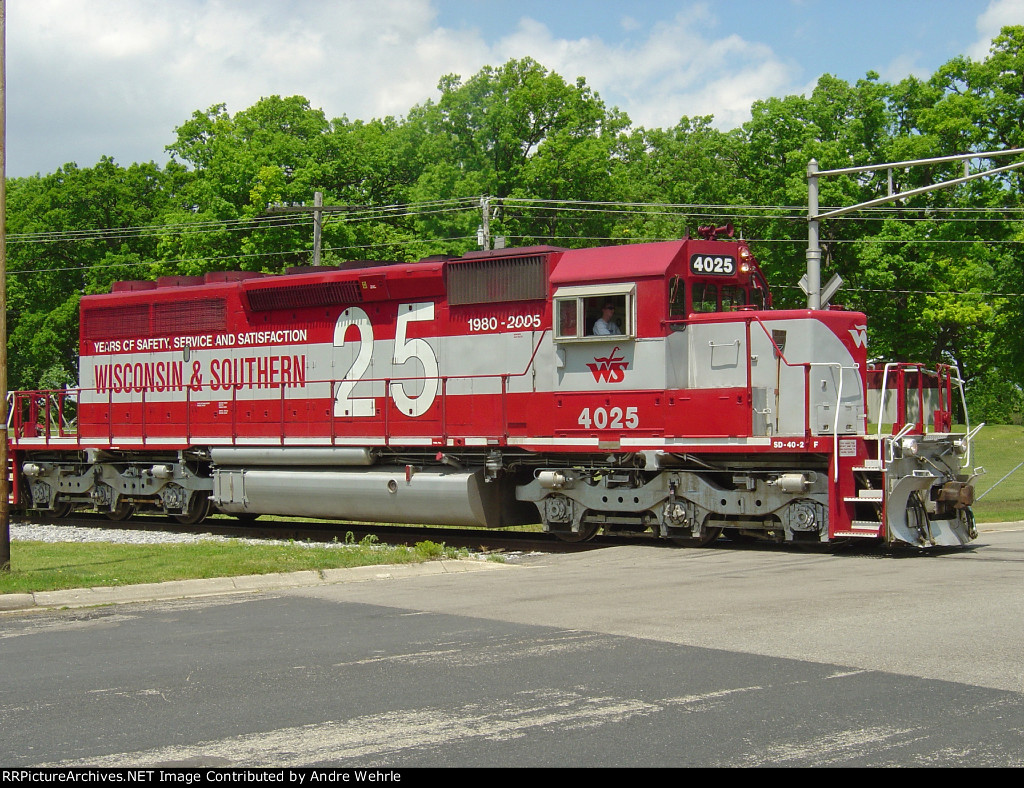 WSOR 4025 crosses Iki again, with the entire train in tow this time